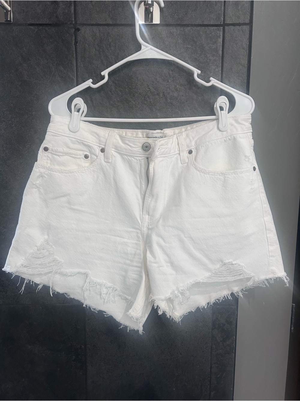 Abercrombie White Distressed Women’s Denim Shorts The Baggy Low Rise Curve Love